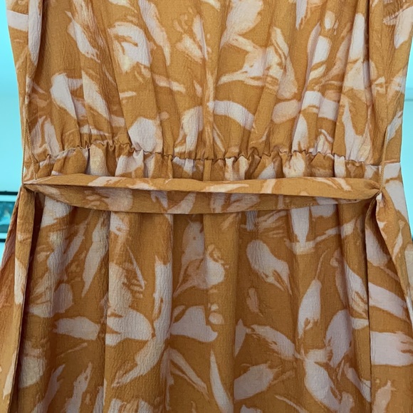a. New day. Size XS. Collor floral tan & orang - Picture 7 of 7